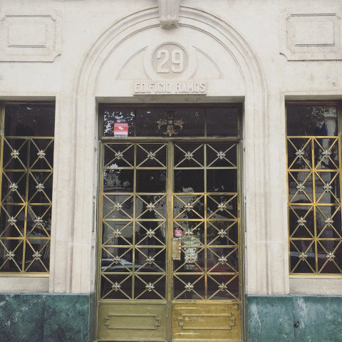 Portal del edificio donde se encuentra la clínica de 'Mi fisio en Burgos'. Número 29, edificio Ramos.